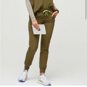 FIGS Zamora Jogger Martini Olive Green